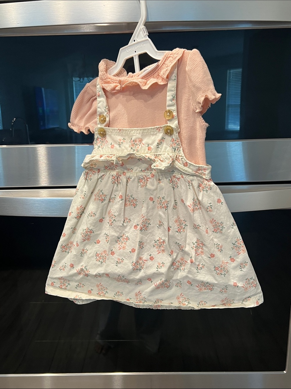5/$35 used Daisy Fuentes White Floral 24 months old baby girl 2 piece outfit